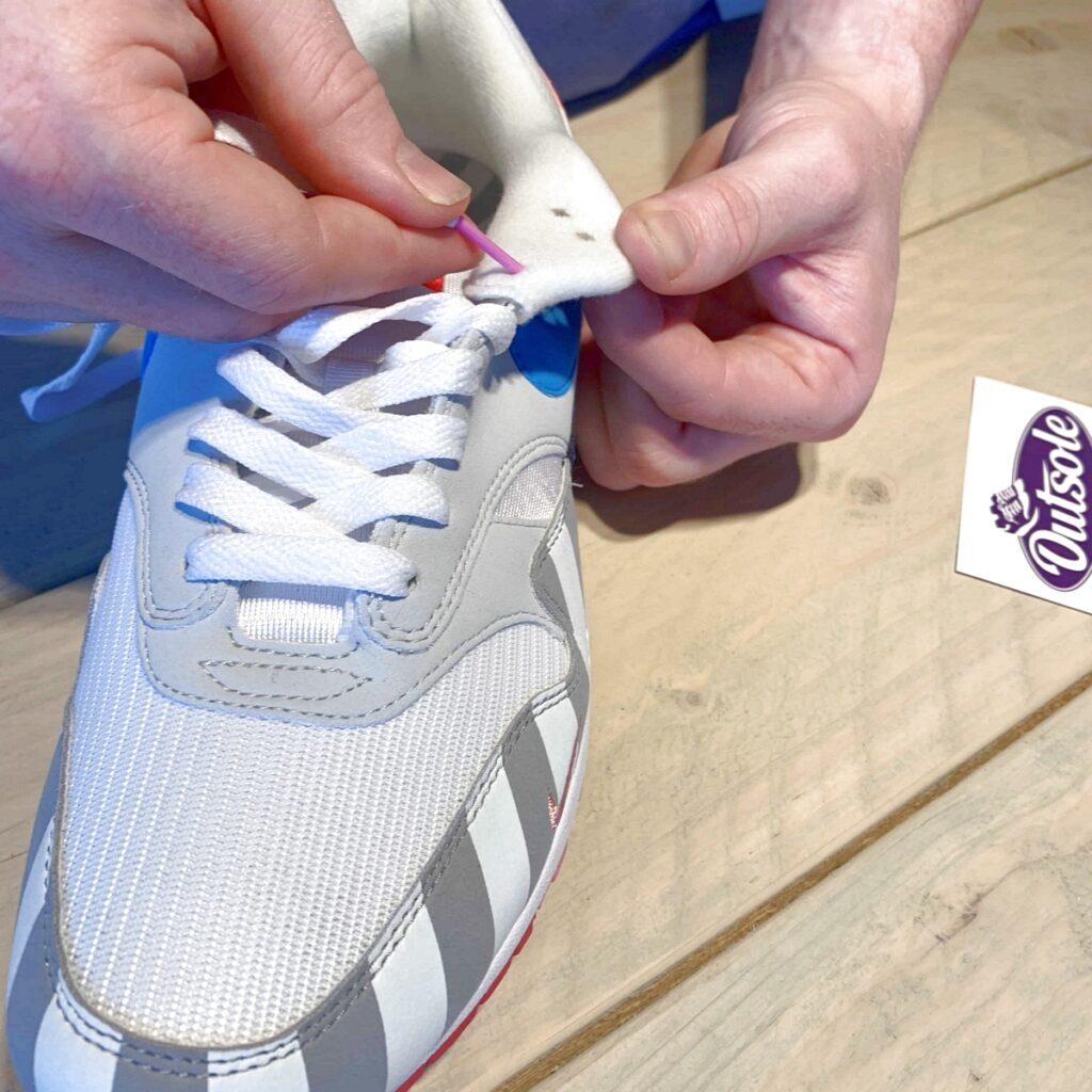 How to lace up up your Nike Air Max 1 sneakers?