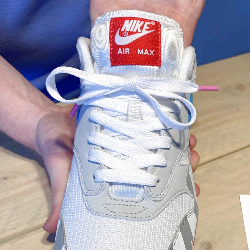 Perforeren Productiecentrum waar dan ook Hoe veter en strik je Nike Air Max sneakers? • Outsole