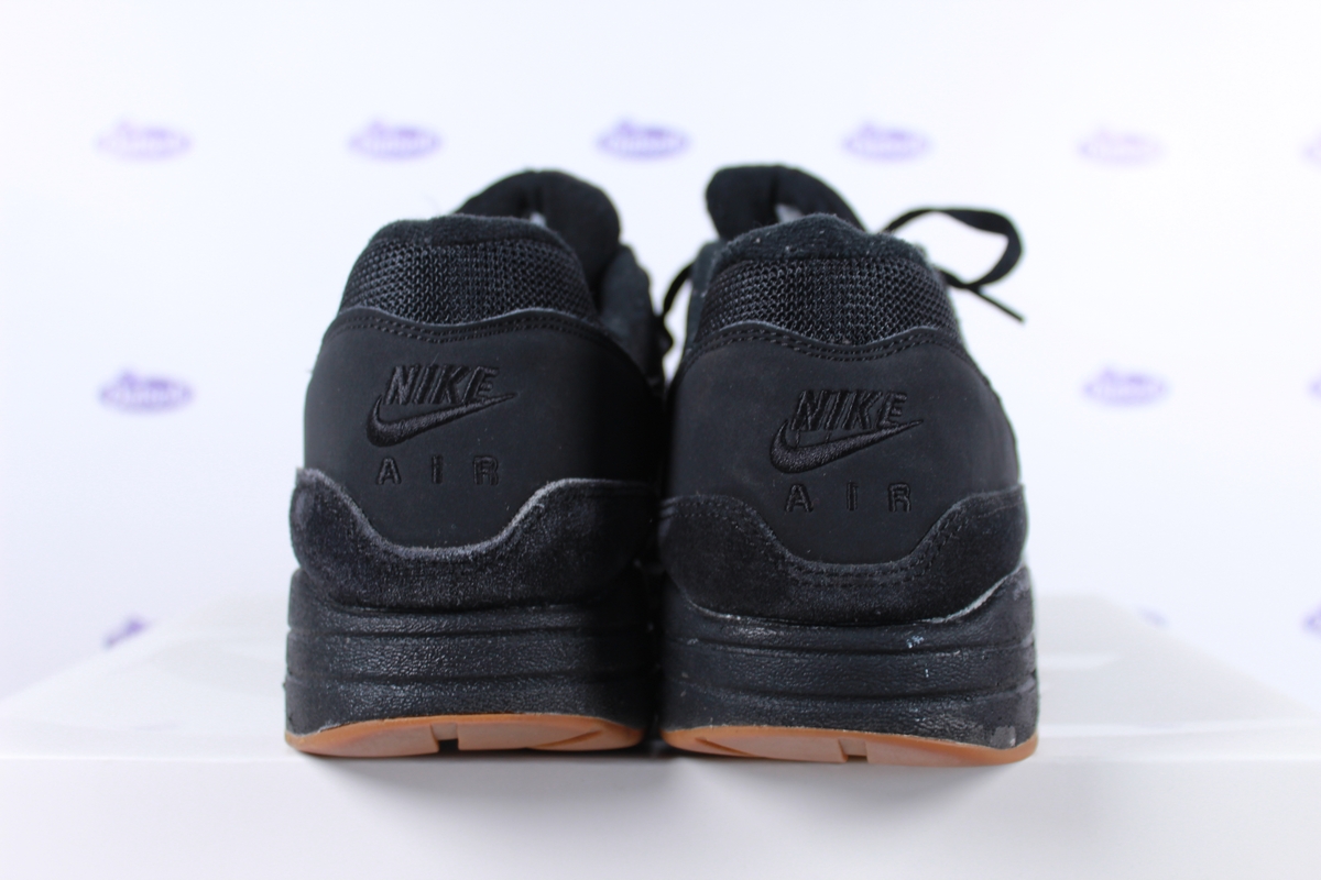 nike air max black brown sole